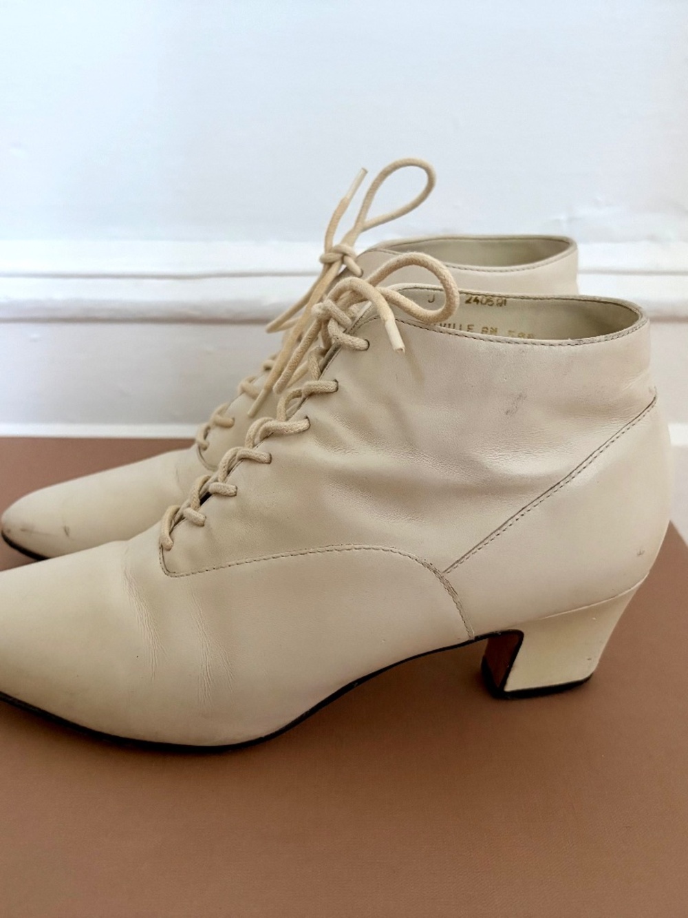 Victorian Rachel comey vibes white leather ankle booties size 8